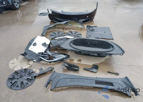 2025 Tesla Model 3 Long Range Rear-Wheel Drive z USA, uszkodzony, nr VIN 5YJ3E1EA2SF913370